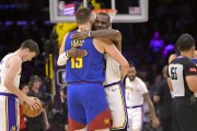 杏彩体育-NBA传闻：勒布朗·詹姆斯与约基奇联手或成掘金休赛期引援目标